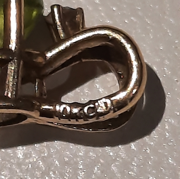 GENUINE 10K YELLOW GOLD AUTHENTIC 💚 PERIDOT AUG BIRTHSTONE & DIAMOND 💎 PENDANT - Picture 3 of 10